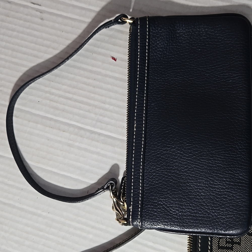 Dooney &bourke Mini - Picture 9 of 9
